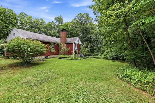 18 Red Gate Ln, Amherst, MA 01002