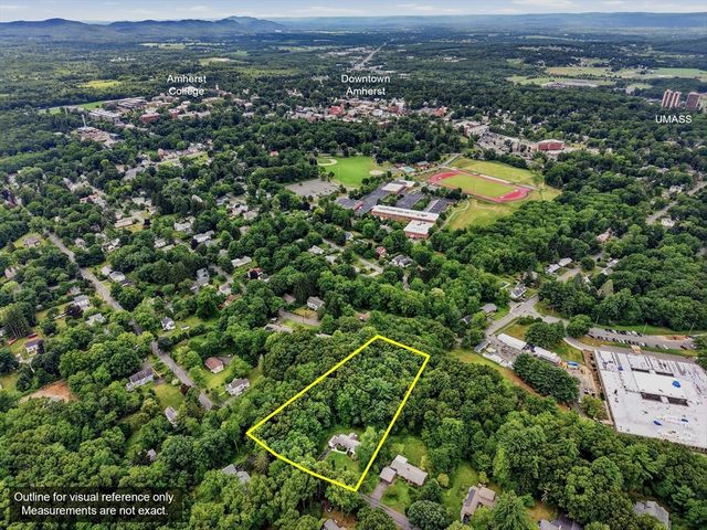 18 Red Gate Ln, Amherst, MA 01002