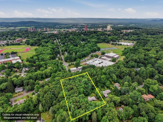 18 Red Gate Ln, Amherst, MA 01002