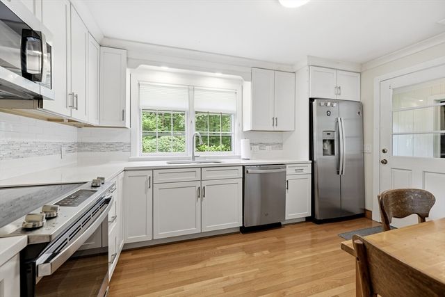 18 Red Gate Ln, Amherst, MA 01002