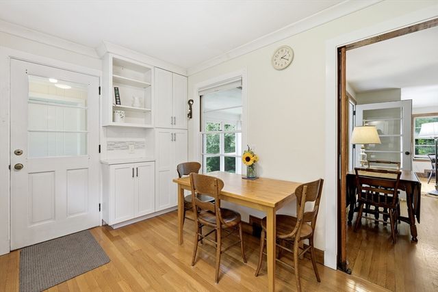 18 Red Gate Ln, Amherst, MA 01002