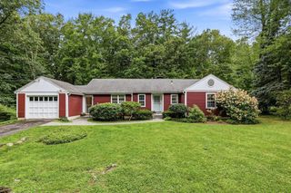 18 Red Gate Ln, Amherst, MA 01002
