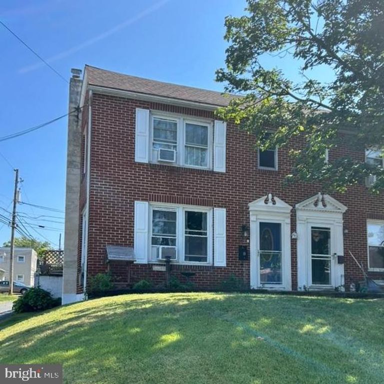 10 E QUEEN ST, Ephrata, PA 17522