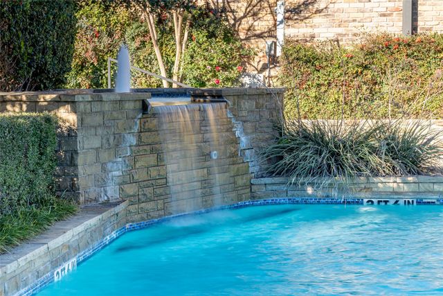 5616 Preston Oaks Road 503, Dallas, TX 75254