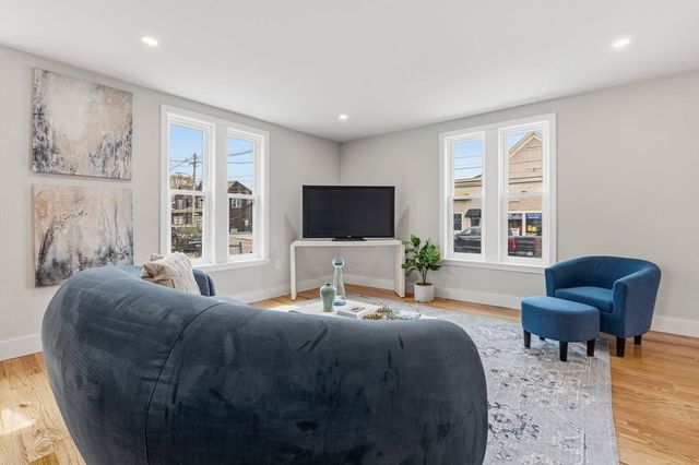 8 Hammatt St 2, Ipswich, MA 01938