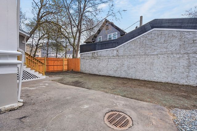 8 Hammatt St 2, Ipswich, MA 01938