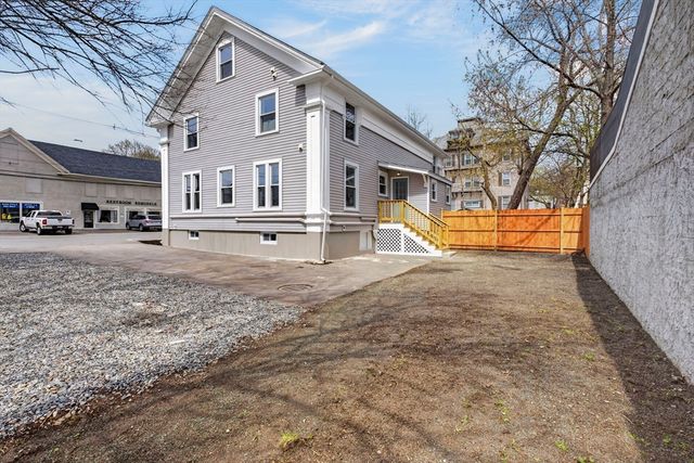 8 Hammatt St 2, Ipswich, MA 01938