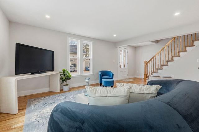 8 Hammatt St 2, Ipswich, MA 01938