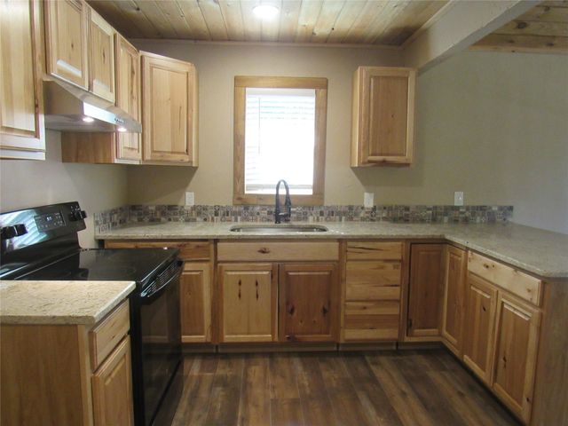 391 County Road 147, Gainesville, TX 76240