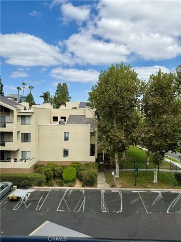5515 Canoga 304, Woodland Hills, CA 91367