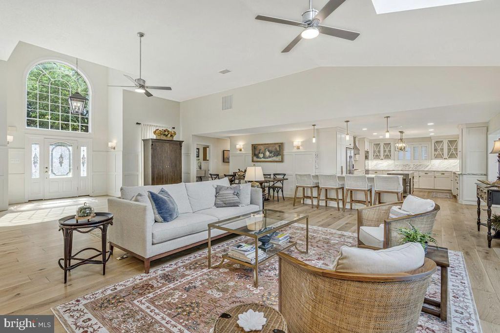 Image 11 of property listing at 11610 BACHELORS HOPE CT, Issue, MD 20645