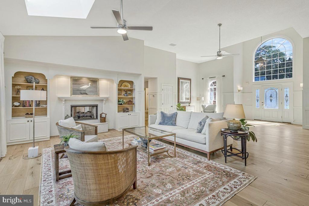 Image 12 of property listing at 11610 BACHELORS HOPE CT, Issue, MD 20645