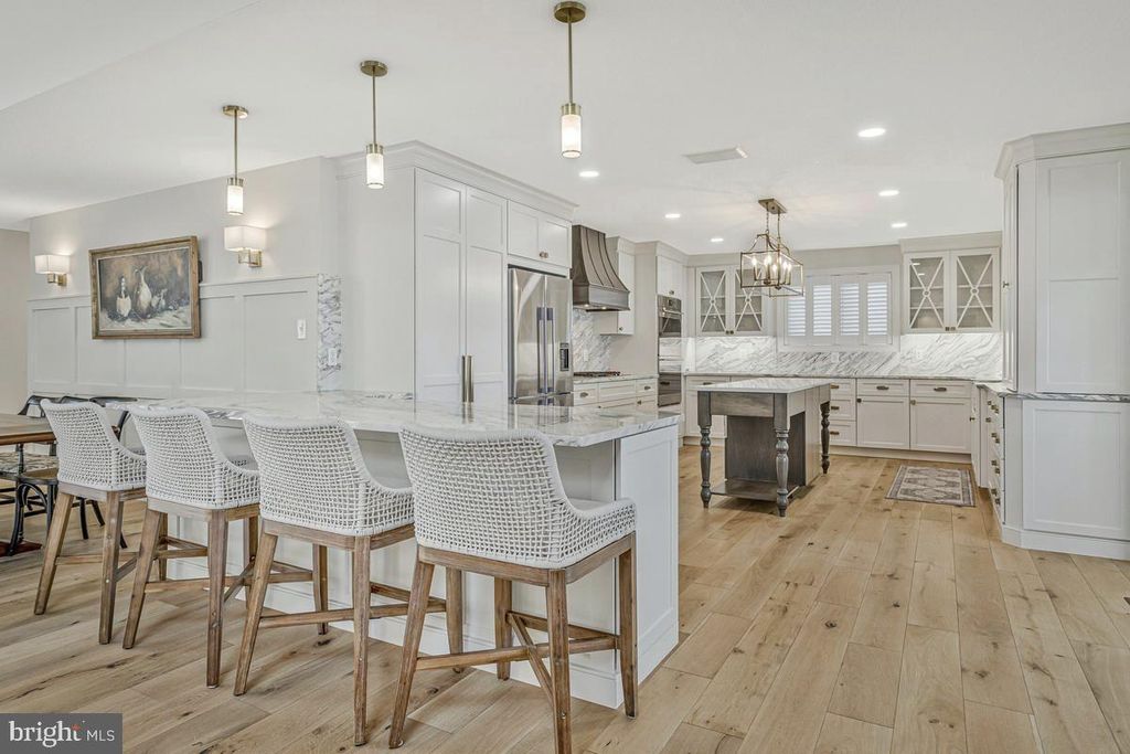 Image 13 of property listing at 11610 BACHELORS HOPE CT, Issue, MD 20645