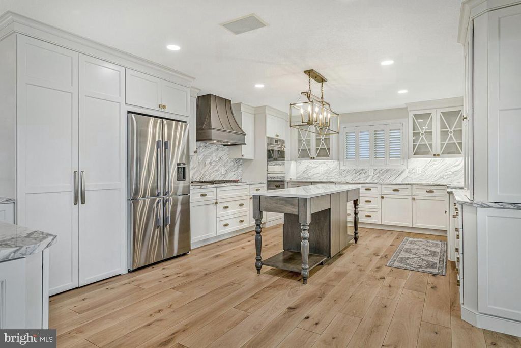 Image 14 of property listing at 11610 BACHELORS HOPE CT, Issue, MD 20645