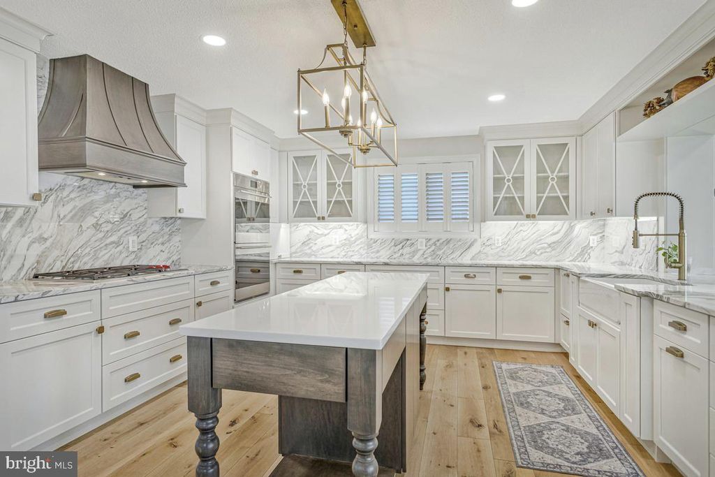 Image 15 of property listing at 11610 BACHELORS HOPE CT, Issue, MD 20645