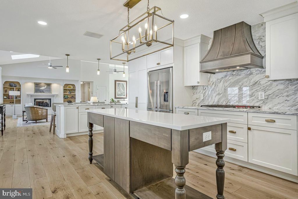 Image 16 of property listing at 11610 BACHELORS HOPE CT, Issue, MD 20645