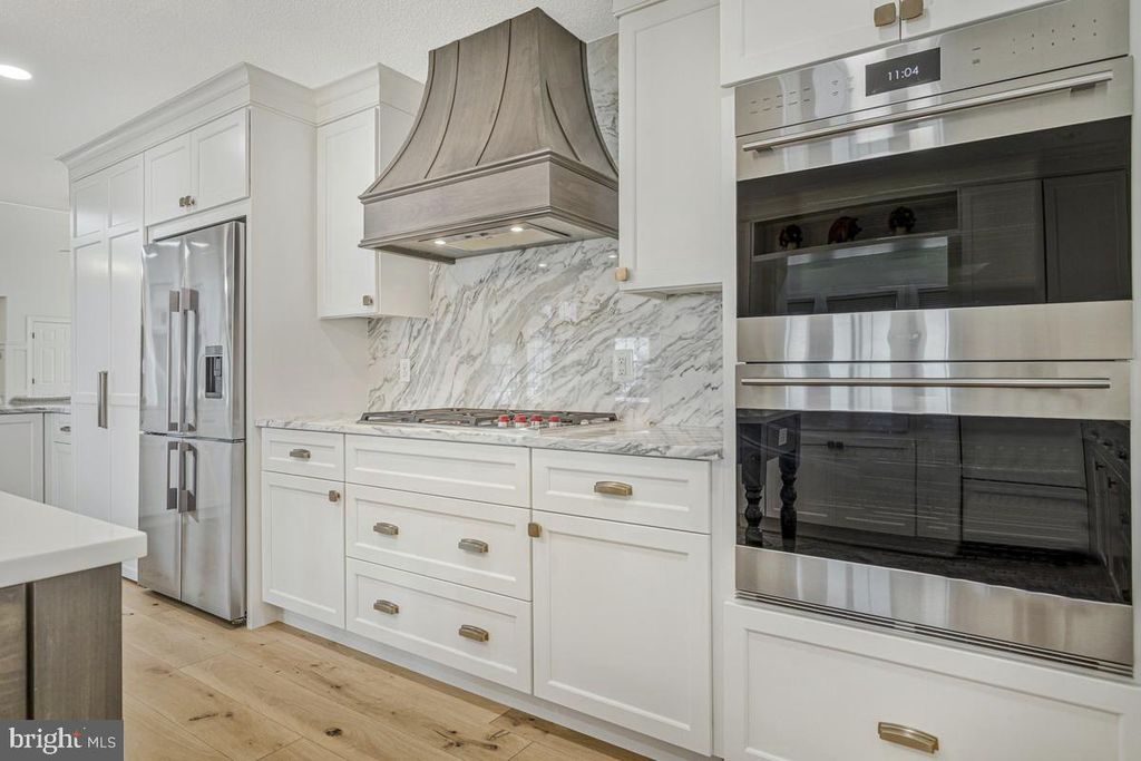 Image 18 of property listing at 11610 BACHELORS HOPE CT, Issue, MD 20645