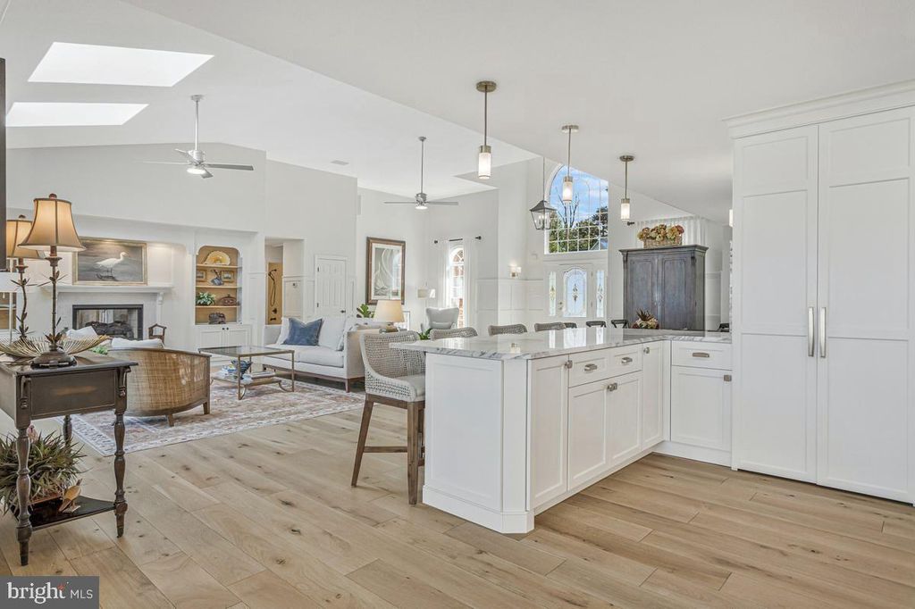 Image 21 of property listing at 11610 BACHELORS HOPE CT, Issue, MD 20645