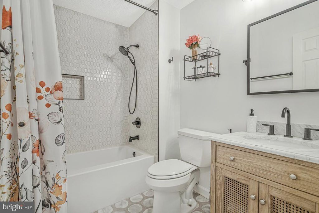 Image 36 of property listing at 11610 BACHELORS HOPE CT, Issue, MD 20645