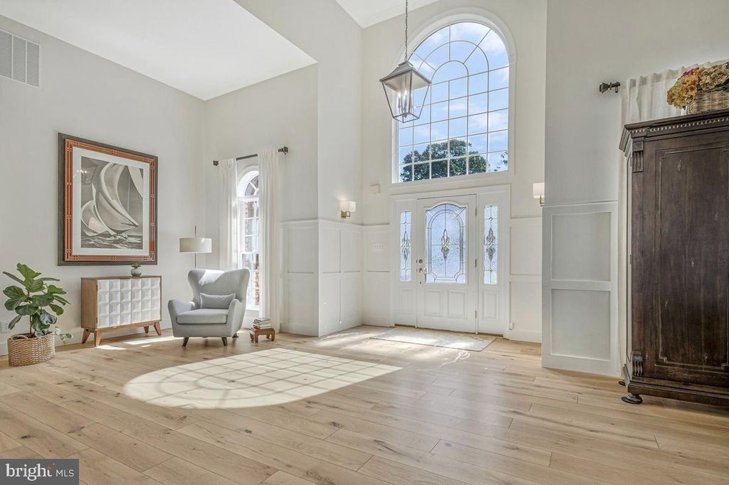 Image 4 of property listing at 11610 BACHELORS HOPE CT, Issue, MD 20645