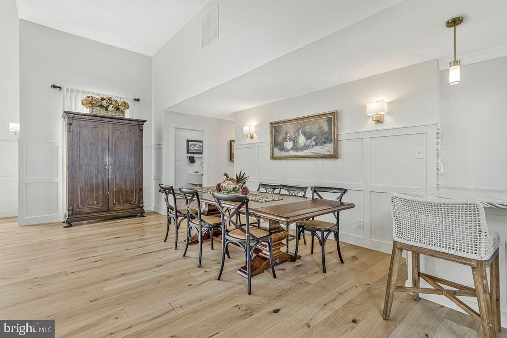 Image 9 of property listing at 11610 BACHELORS HOPE CT, Issue, MD 20645