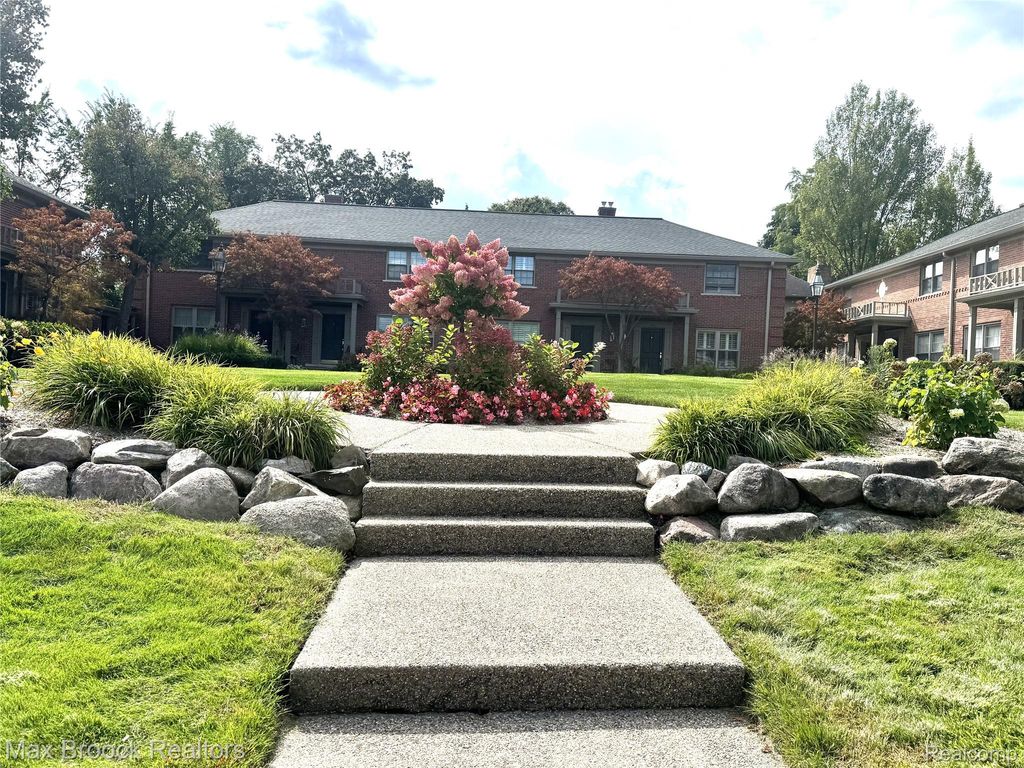 639 N Old Woodward Avenue, Birmingham, MI 48009