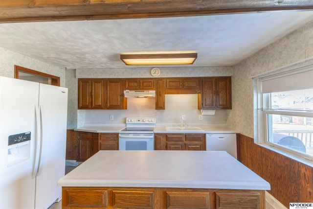 5630 Oak Street, Omaha, NE 68106