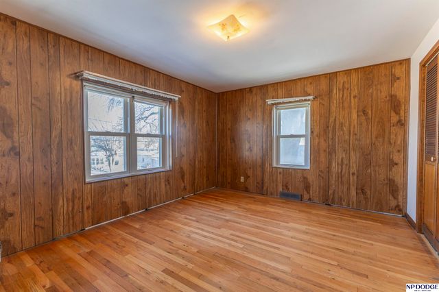 5630 Oak Street, Omaha, NE 68106