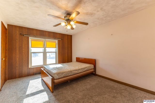 5630 Oak Street, Omaha, NE 68106