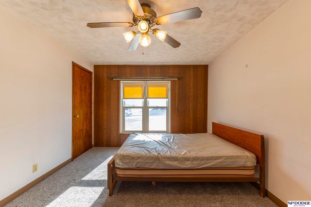 5630 Oak Street, Omaha, NE 68106