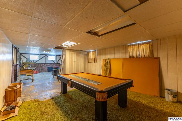 5630 Oak Street, Omaha, NE 68106