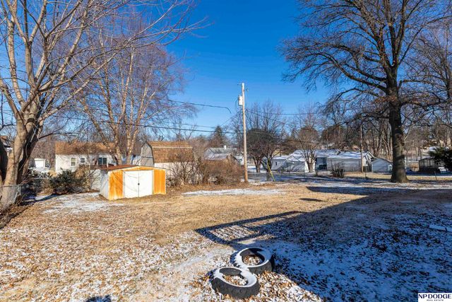 5630 Oak Street, Omaha, NE 68106