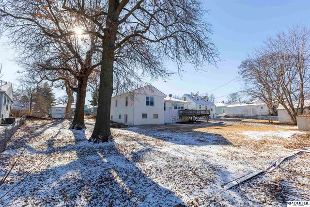 5630 Oak Street, Omaha, NE 68106