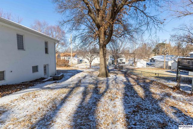 5630 Oak Street, Omaha, NE 68106