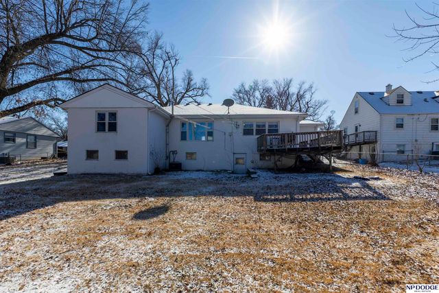 5630 Oak Street, Omaha, NE 68106