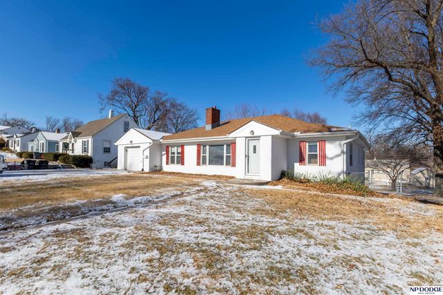 5630 Oak Street, Omaha, NE 68106