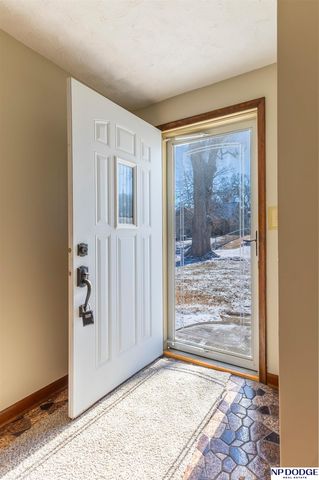 5630 Oak Street, Omaha, NE 68106