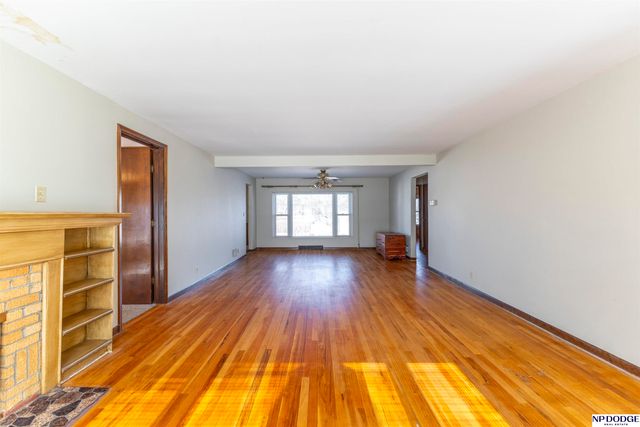 5630 Oak Street, Omaha, NE 68106