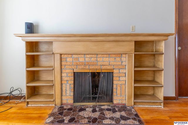 5630 Oak Street, Omaha, NE 68106