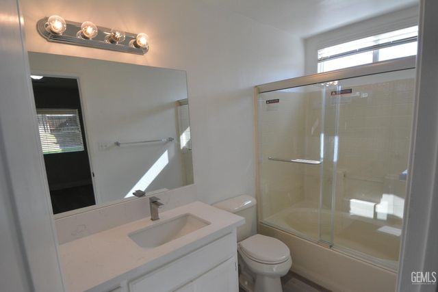 6011 Oneida Falls Drive, Bakersfield, CA 93312