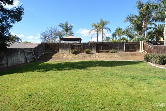 6011 Oneida Falls Drive, Bakersfield, CA 93312