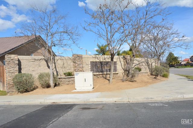 6011 Oneida Falls Drive, Bakersfield, CA 93312