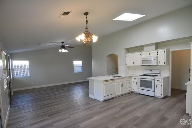 6011 Oneida Falls Drive, Bakersfield, CA 93312