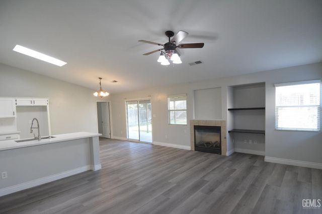 6011 Oneida Falls Drive, Bakersfield, CA 93312