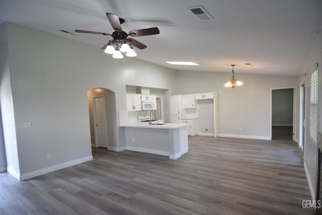 6011 Oneida Falls Drive, Bakersfield, CA 93312