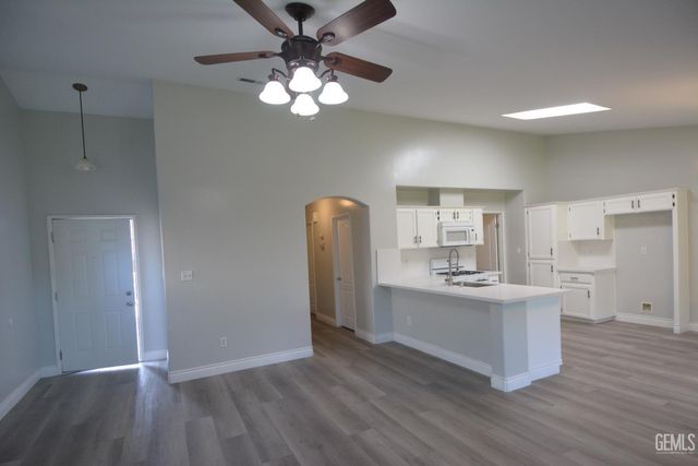 6011 Oneida Falls Drive, Bakersfield, CA 93312