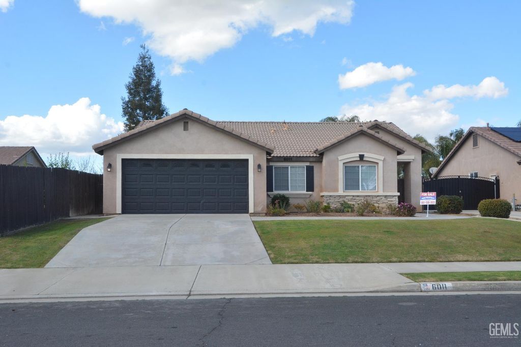 6011 Oneida Falls Drive, Bakersfield, CA 93312