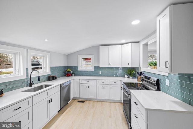 15 HENRY AVE, Collegeville, PA 19426