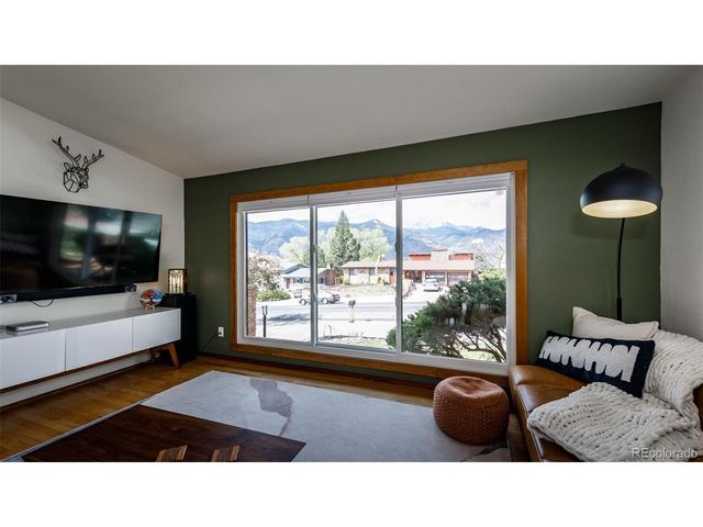 609 Pioneer Ln, Colorado Springs, CO 80904