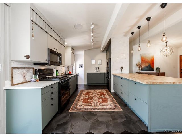 609 Pioneer Ln, Colorado Springs, CO 80904